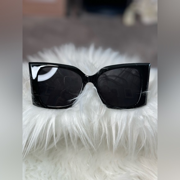 High End Fashion Shade - Picture 4 of 5